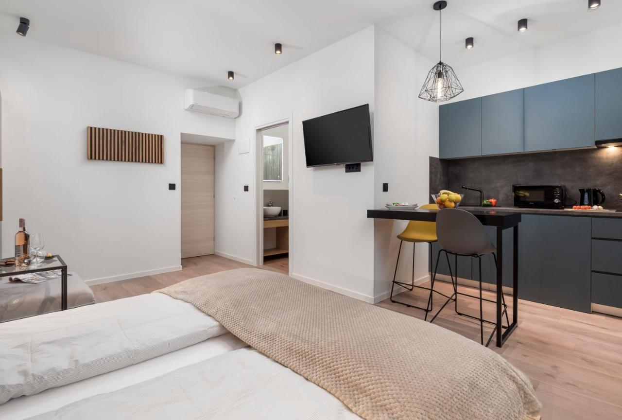 Deluxe Apartments "In The Center" Rijeka Ngoại thất bức ảnh