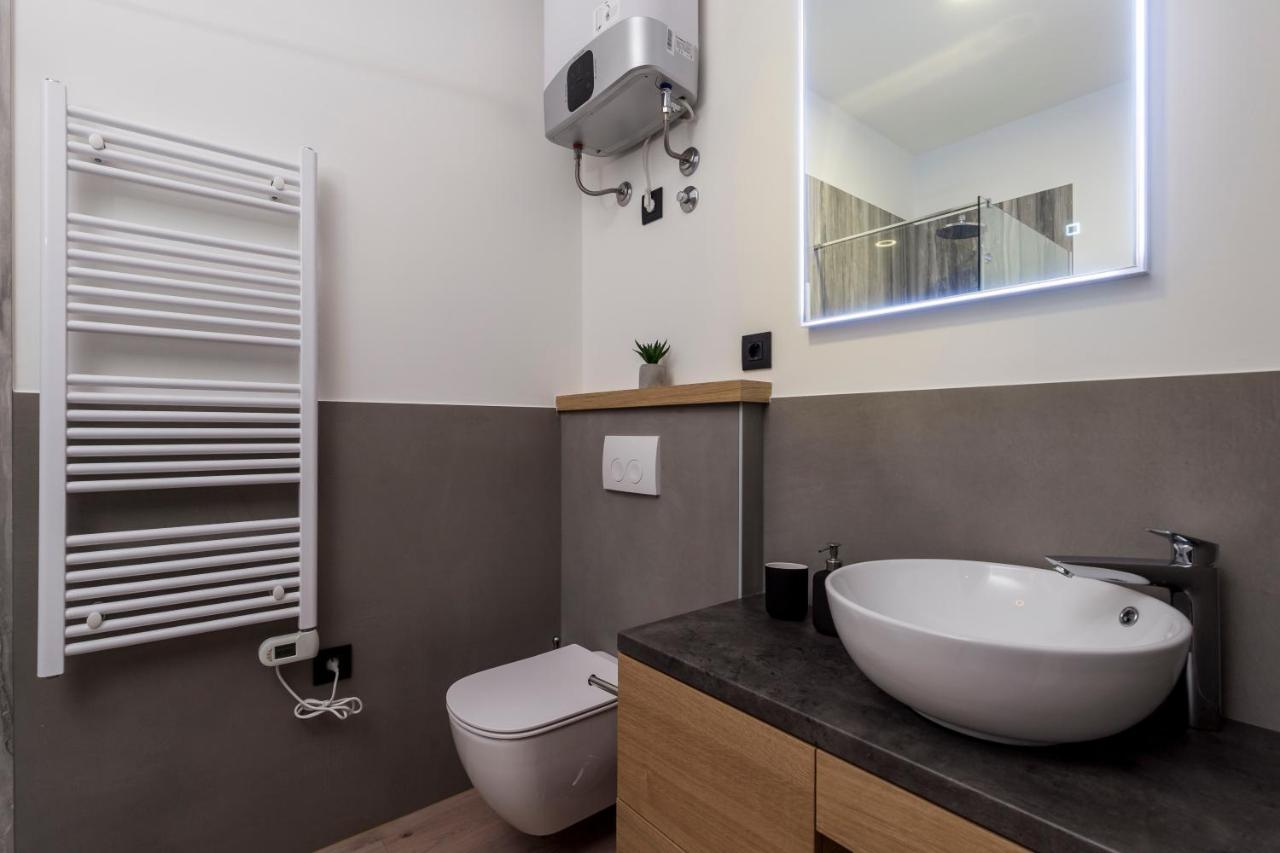 Deluxe Apartments "In The Center" Rijeka Ngoại thất bức ảnh